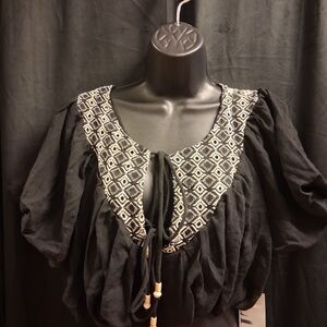 Chic Black and White Patterned Women's Blouse